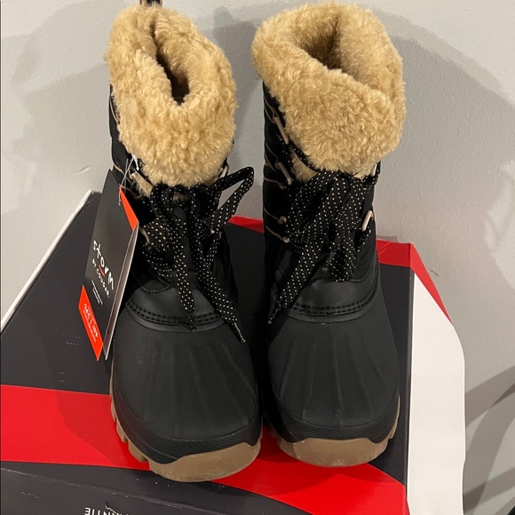 Cougar Women's Black and Tan Winter Boots - Picture 6 of 12